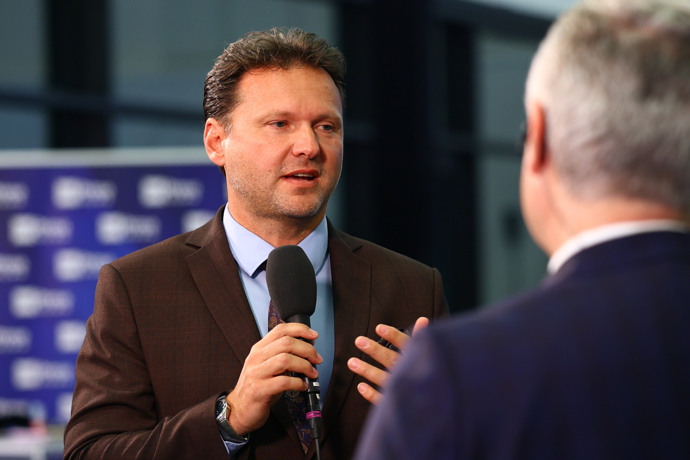 FOTO: Radek Vondráček dorazil do štábu hnutí ANO. – stránka 2