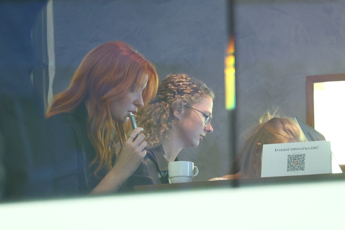 FOTO: Aneta Zicklerová dorazila do štábu hnutí ANO. – stránka 19