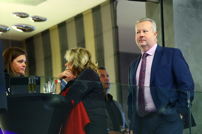 FOTO: Richard Brabec zamířil pro něco k pití. – stránka 1