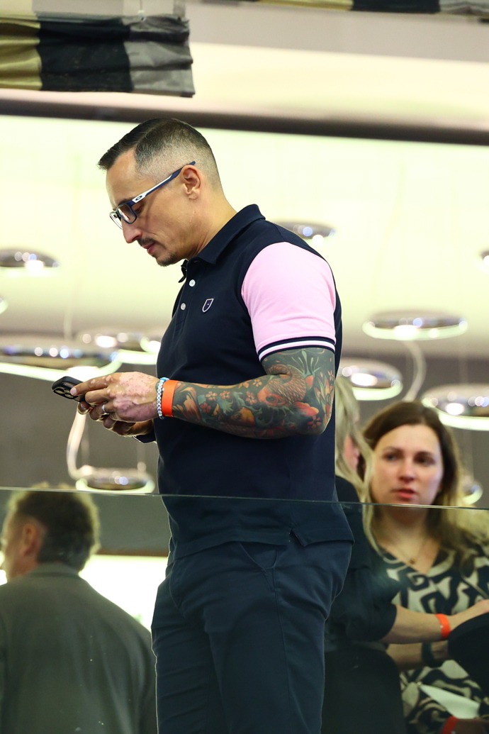 FOTO: Jaroslav Bžoch dorazil neformálně. – stránka 214