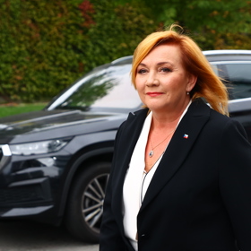 V zrzavé barvě přivítala politička letošní podzim.