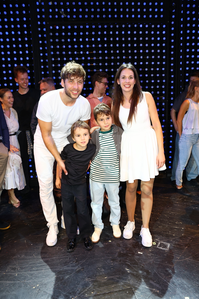 FOTO: Nyní se na jeviště vrátili i se svými dvěma syny, Kristiánem a Jonášem. – stránka 10