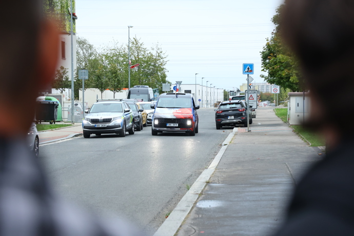 FOTO: Příjezd Andreje Babiše. – stránka 73