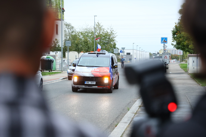 FOTO: Příjezd Andreje Babiše. – stránka 72