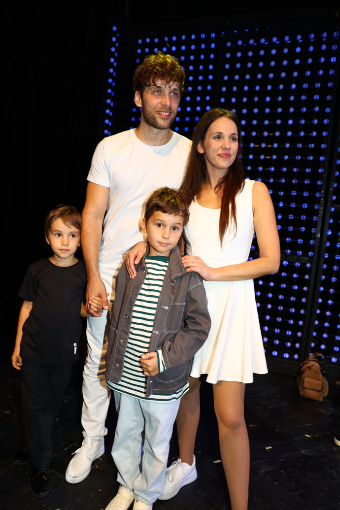 FOTO: Celá rodina Tomešových hraje v jednom muzikálu. – stránka 9