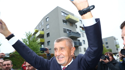 FOTO: Andrej Babiš při příjezdu do štábu.