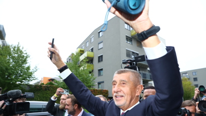 FOTO: Andrej Babiš při příjezdu do štábu.