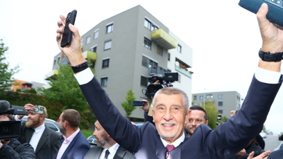 FOTO: Andrej Babiš při příjezdu do štábu.
