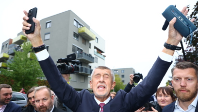 FOTO: Andrej Babiš při příjezdu do štábu.