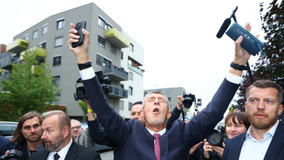 FOTO: Andrej Babiš při příjezdu do štábu.