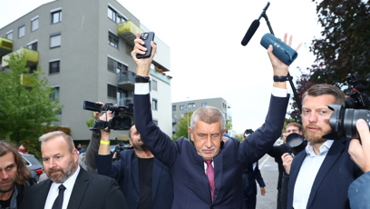 FOTO: Andrej Babiš při příjezdu do štábu.