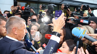FOTO: Andrej Babiš při příjezdu do štábu.
