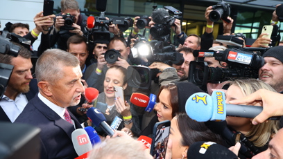 FOTO: Andrej Babiš při příjezdu do štábu.