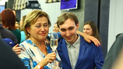 FOTO: Slzy štěstí ve štábu hnutí ANO.