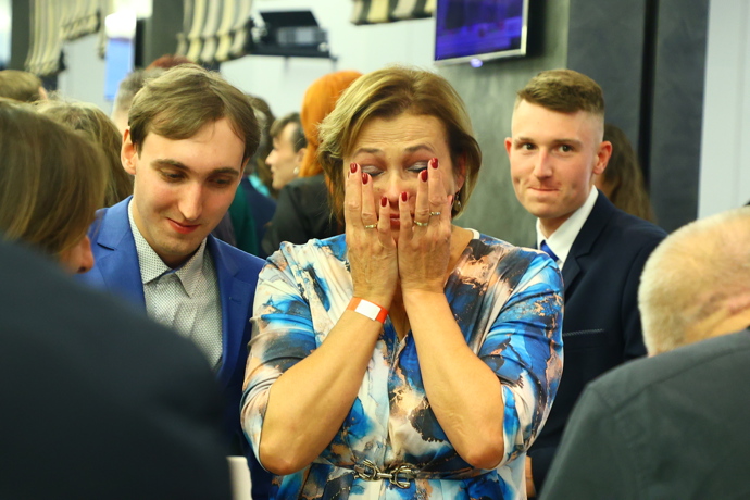 FOTO: Hnutí ANO slaví výhru. – stránka 98