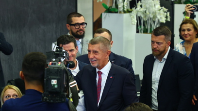 FOTO: Andrej Babiš během nástupu na pódium.