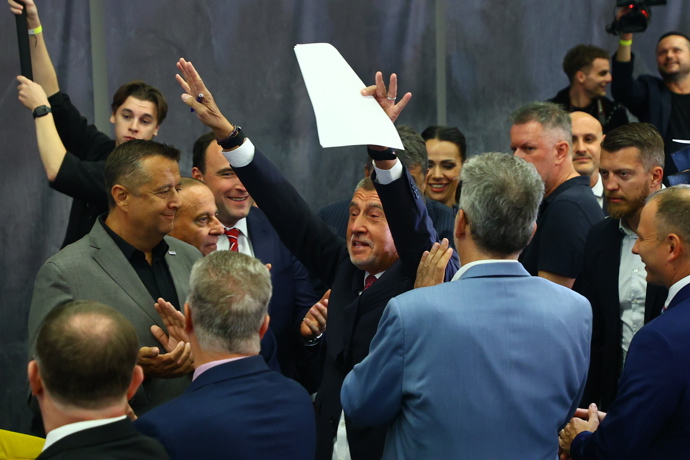 FOTO: Andrej Babiš byl štěstím bez sebe. – stránka 48