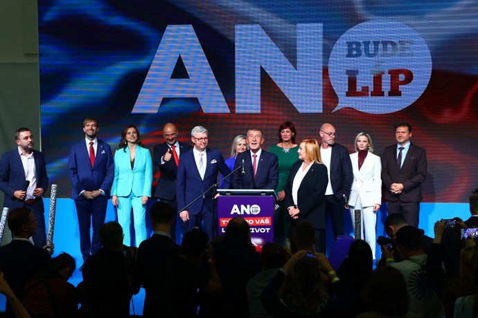 FOTO: Hnutí ANO slaví. – stránka 40