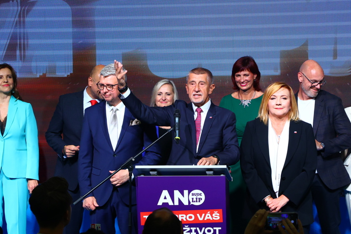 FOTO: Andrej Babiš po boku Karla Havlíčka a Aleny Schillerové. – stránka 4