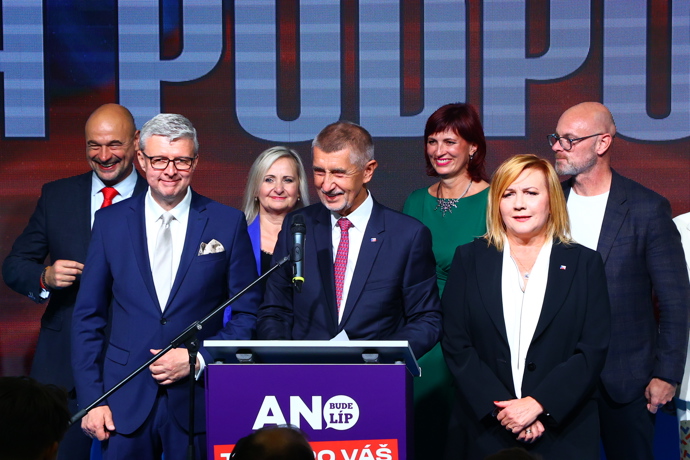 FOTO: Andrej Babiš nešetřil úsměvy. – stránka 38