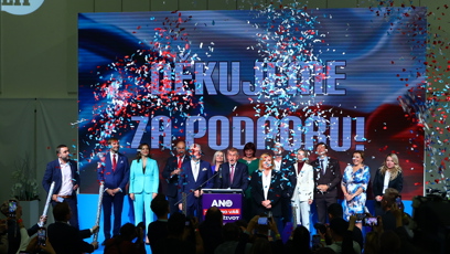 FOTO: Konfety létaly vzduchem.