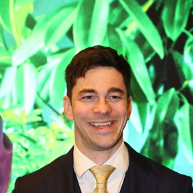 Marek Adamczyk žije s Evou Samkovou.