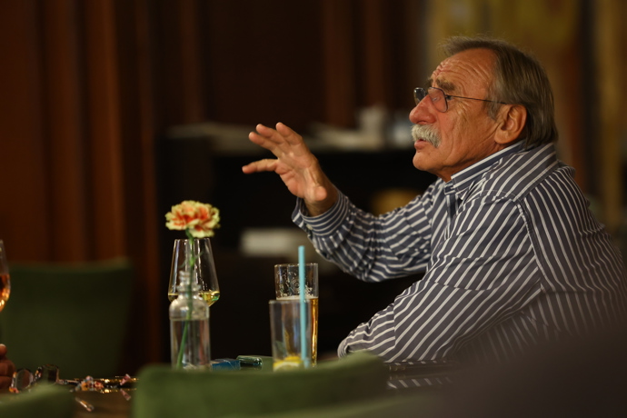 FOTO: Pavel Zedníček je jednou z hlavních postav filmu Cukrkandl. – stránka 11
