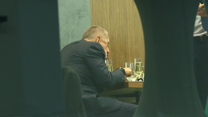 FOTO: Andrej Babiš si dal něco dobrého.