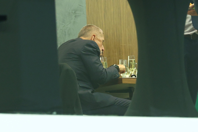 FOTO: Andrej Babiš si dal něco dobrého. – stránka 88