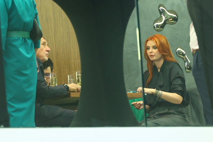 FOTO: Aneta Zicklerová ve štábu hnutí ANO. – stránka 89