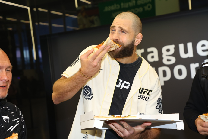 FOTO: Jirka Procházka si pizzu užíval. – stránka 3