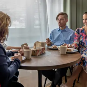 Vanda doufá, že se o jejím vztahu s Rosťou nedozví Luděk. 