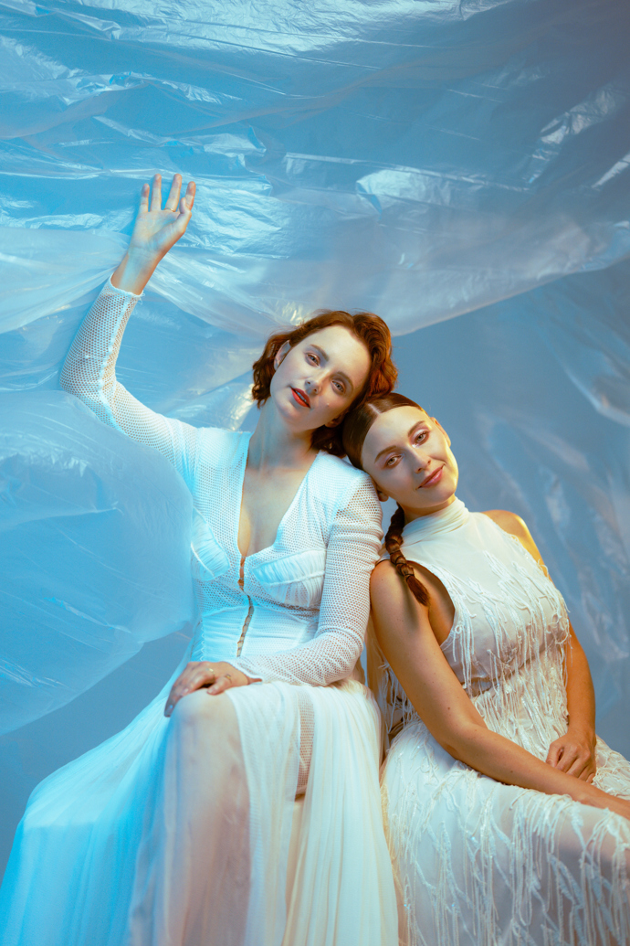 FOTO: Vesna a Kateřina Marie Tichá. – stránka 4