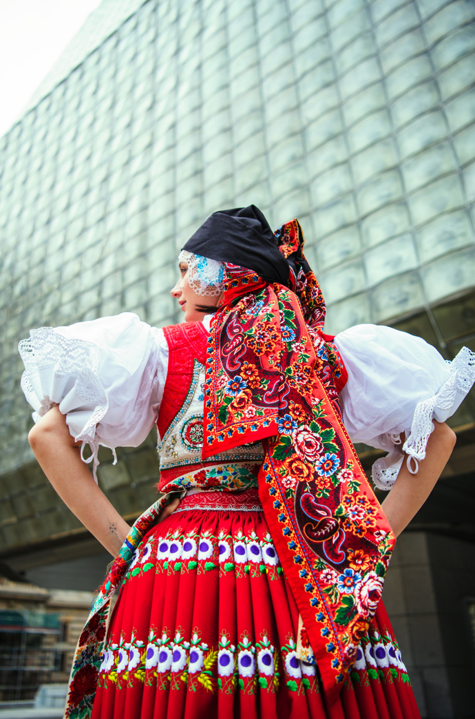 FOTO: Vesna kombinuje pop, rap a folklór. – stránka 1