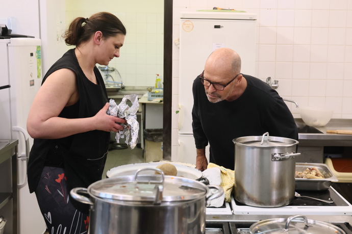 FOTO: Zdeněk Pohlreich v restauraci Nádražka. – stránka 7