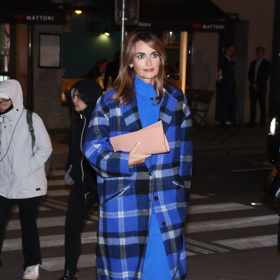 Moderátorka Daniela Brzobohatá se nebojí ani výrazných barev.