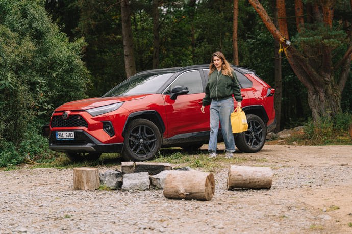 FOTO: Radana Kotková se pustila do záhonků. – stránka 3