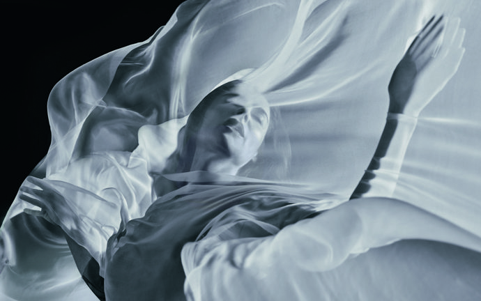 FOTO: Luisa Ranieri v kalendáři Pirelli. – stránka 106