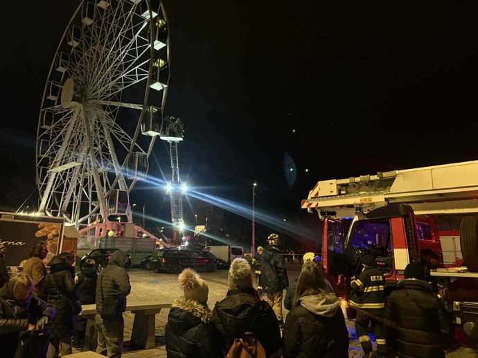 FOTO: Návštěvníky museli vyprošťovat hasiči. – stránka 7