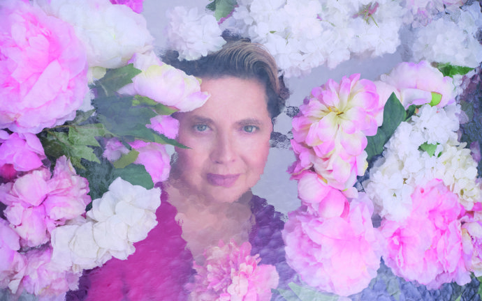 FOTO: Krásná Isabella Rossellini v kalendáři Pirelli. – stránka 104