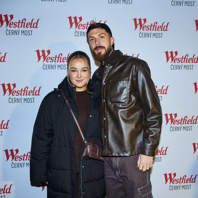 FOTO: Adéla Krejdová dorazila po boku svého partnera. – stránka 36