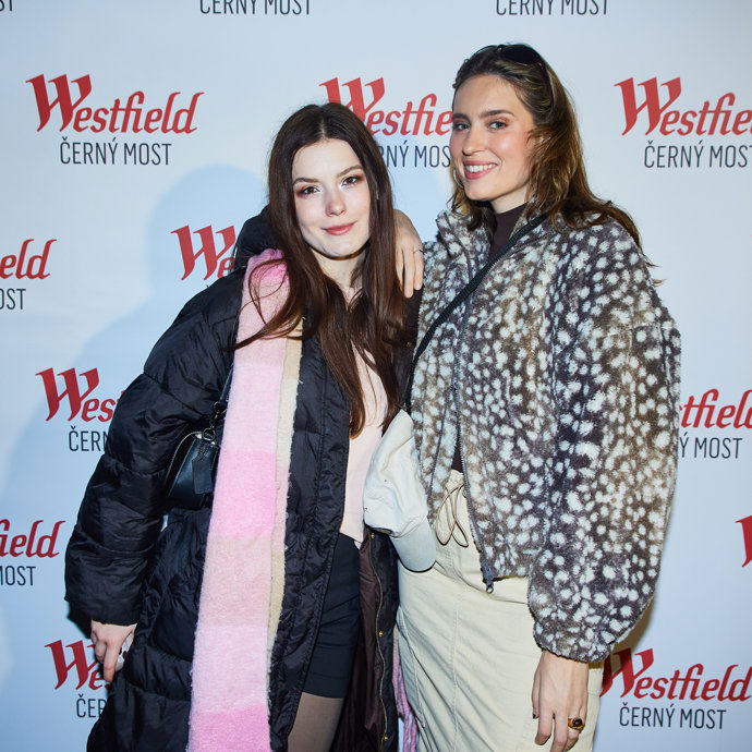 FOTO: Sára Korbelová a Dominika Hašková. – stránka 20