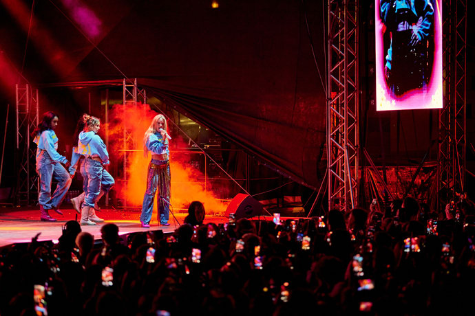 FOTO: Švédská zpěvačka Zara Larsson. – stránka 10