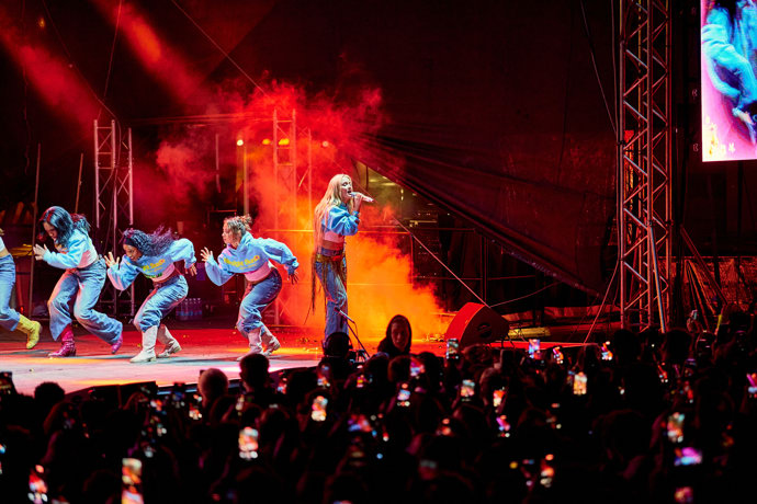 FOTO: Zara Larrson předvedla neskutečnou show. – stránka 9