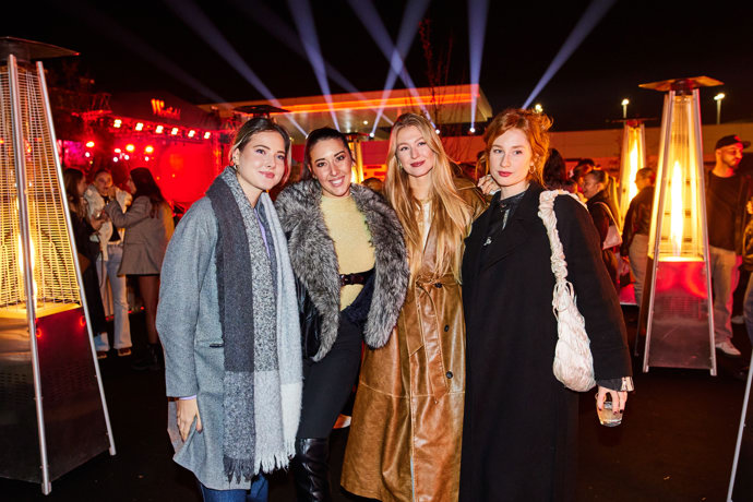 FOTO: Michaela Svobodová, Barbora Zavadilová, Natálie Kotková a Natálie Halouzková na koncertu Zary Larsson. – stránka 4