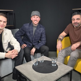 Ondřej Jüngling a Marek "MJ" Kučera v pořadu eXtra Host