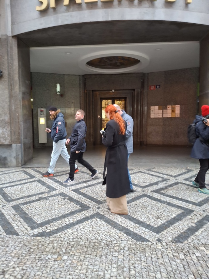 FOTO: Aneta Zicklerová a Andrej Babiš na Národní třídě. – stránka 10