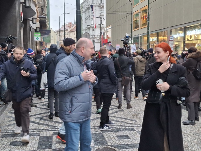 FOTO: Aneta Zicklerová a Andrej Babiš na Národní třídě. – stránka 8