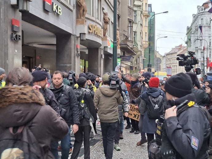 FOTO: Aneta Zicklerová a Andrej Babiš na Národní třídě. – stránka 7