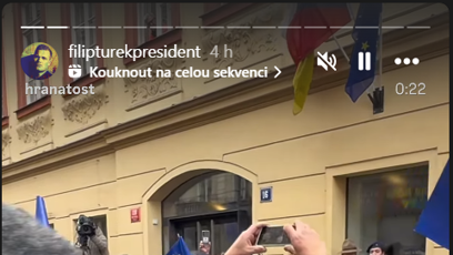 FOTO: Filip Turek se vysmívá kritikům.